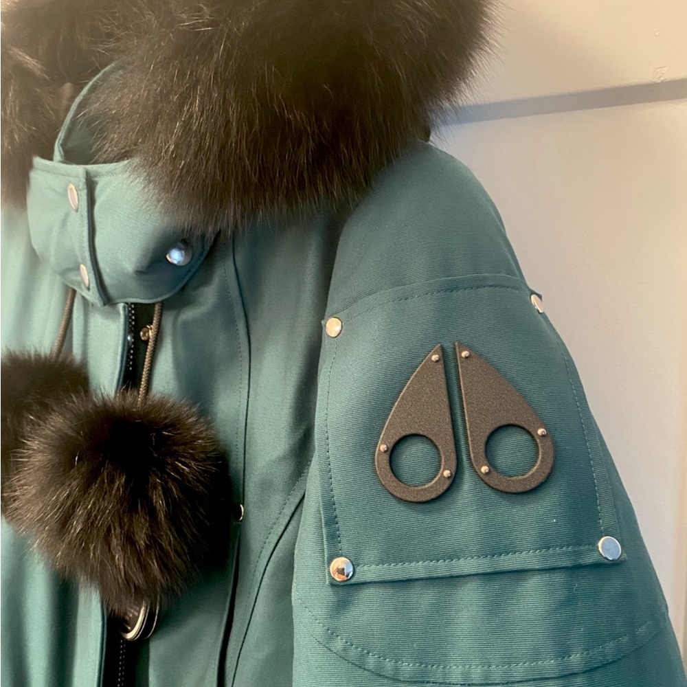 MOOSE KNUCKLES STIRLING PARKA WOMANS SIZE MEDIUM BRAND NEW CONDITION! (SIZE M)